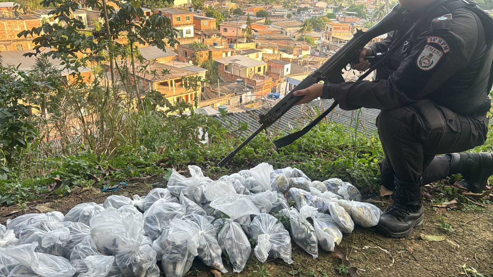 24º BPM apreende farta quantidade de drogas nas Comunidades São Simão e Caixa D’água